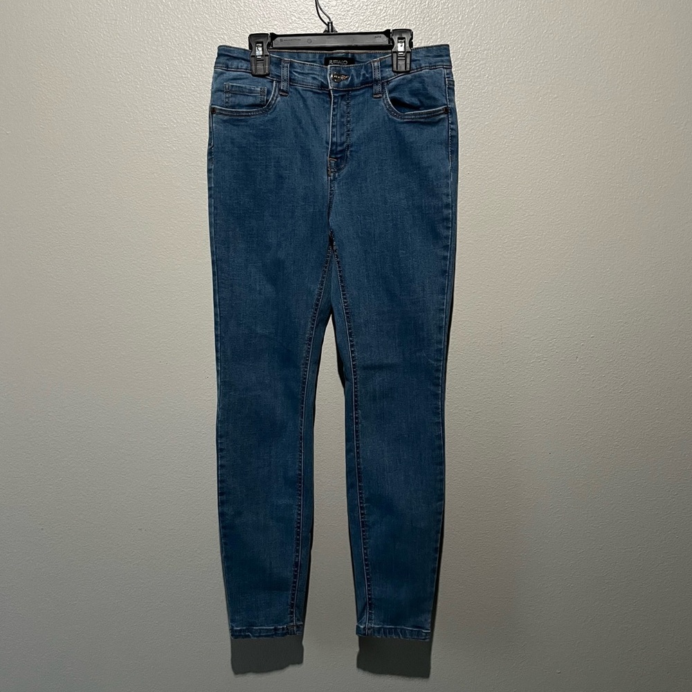 BUFFALO- Medium Washed Blue Skinny Jeans Size 29